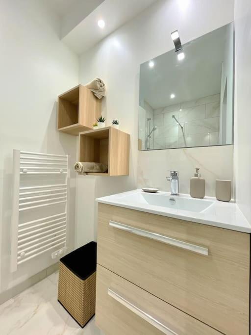 Hyper Centre Cosy Wifi Apartment *